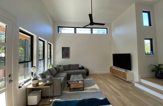 Entire 3 Bedroom Home + Peloton in Central Austin
