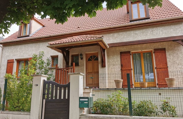 Entire 5-Bedroom Villa – 170 m² – Private Garden – Sleeps 12