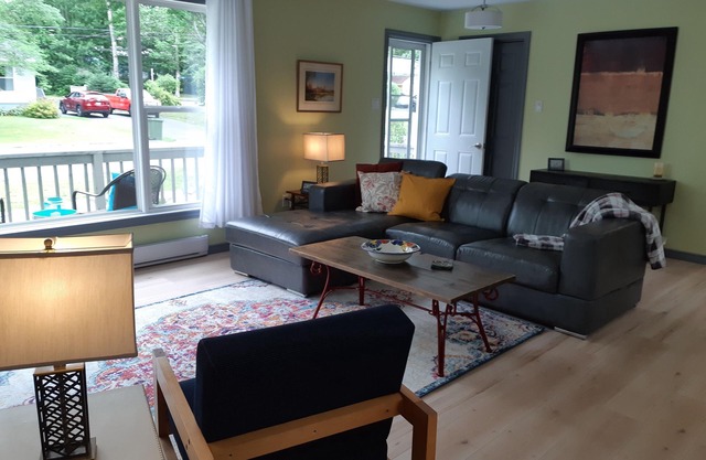 Entire house, Bridgewater. 2 Bedrooms, sleeps 4, 1.5 baths