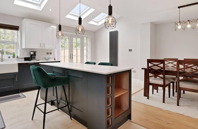 Entire House - Large 3 Bedroom House with Garden - Orpington