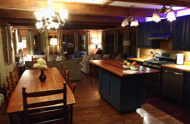 Entire House - three suites - conferences, reunions, retreats