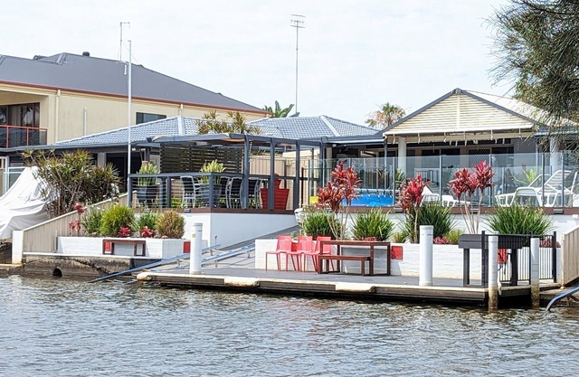 Entire Waterfront Home, Fishing Wharf & Private Pool