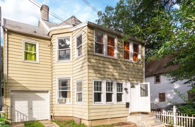 EntireHouse Belleville 4Bedroom 2Bath kingbed