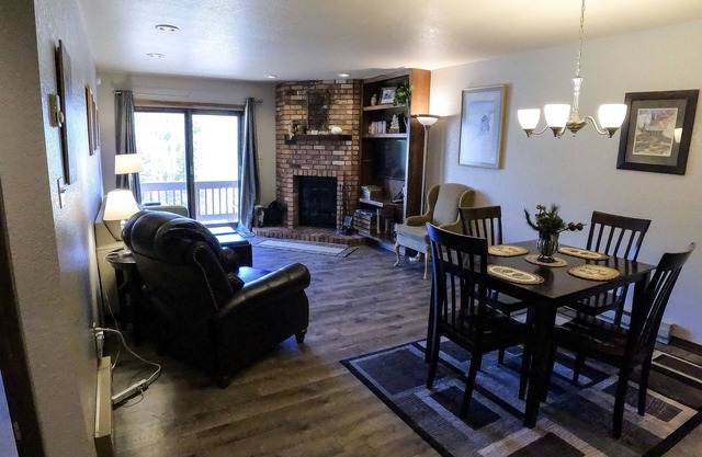 Epic Mountain Views! 2 Miles North of Purgatory! Heated Pool !