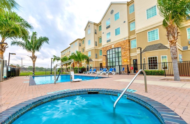 Equipped King Suite | Free Daily Breakfast, Pool + Business Center