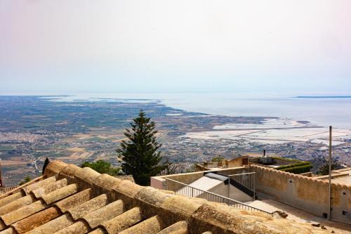 Erice Lovely Apt with Terrace and Stunning View