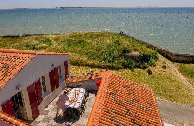 ESCALE AIXOISE – Maison de Vacances, Vue Imprenable sur la Mer, 2 à 11 Personnes
