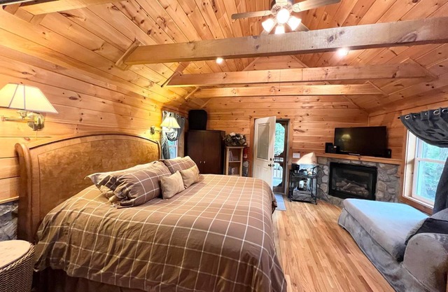 Escape from the everyday & come to Beech’s Cozy Cottage to stay & play!