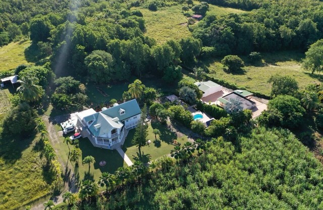 Escape to Calm: A Haven of Peace for a Restful Stay in Marie Galante