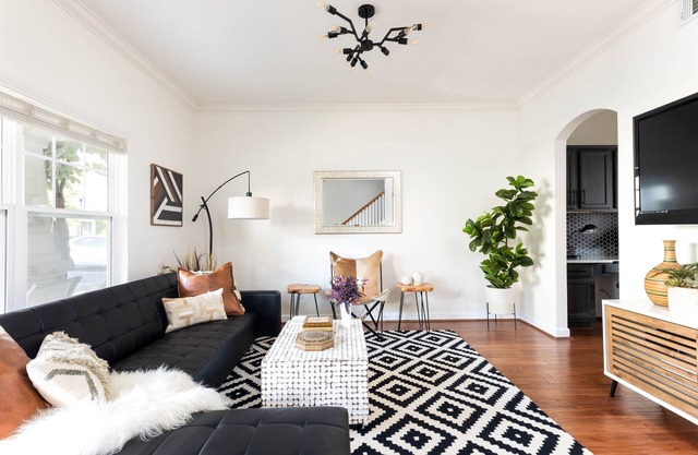Escape to Luxury: Nashville's Chic Townhouse Haven/Near Gulch and Downtown