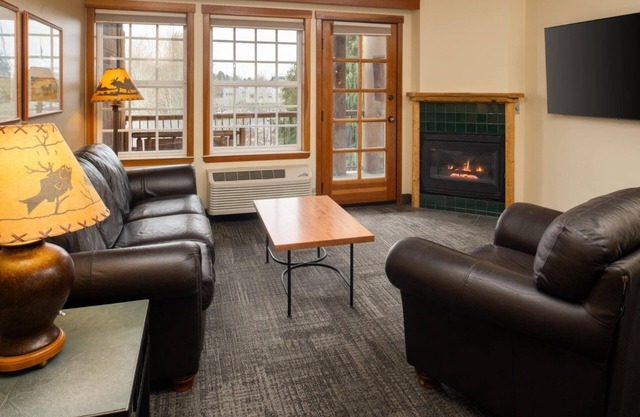 Escape to Our Rustic Hotel w/Private Fireplace, Balcony and Jacuzzi