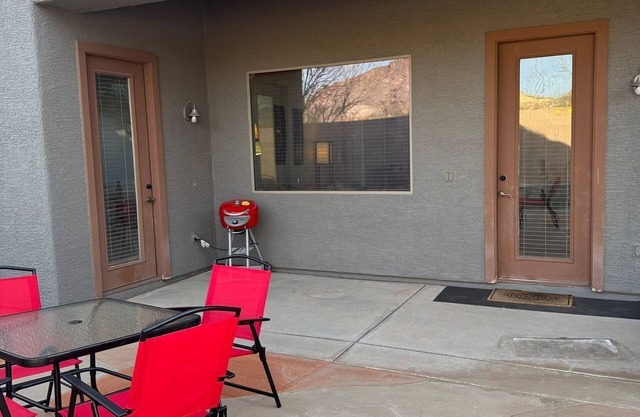 Escape to Serenity: A Sunlit 4-Bedroom Haven Near Saguaro’s Cacti & Tucsons Gems