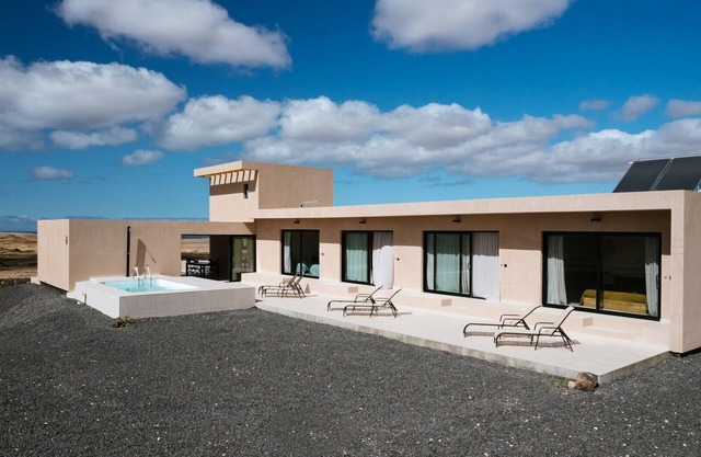 Essea Living Tindaya with heated pool
