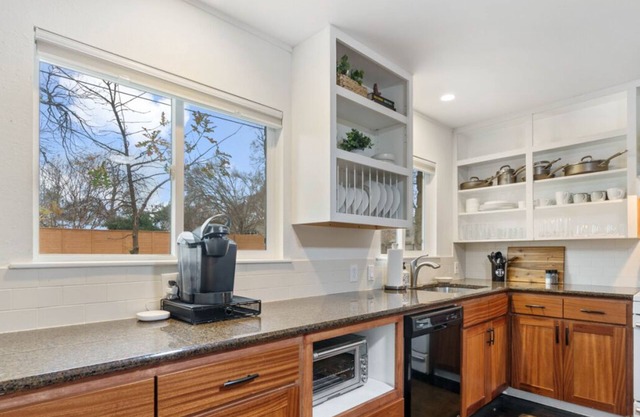 Essence of Austin | Fully Equipped + Stylish Abode