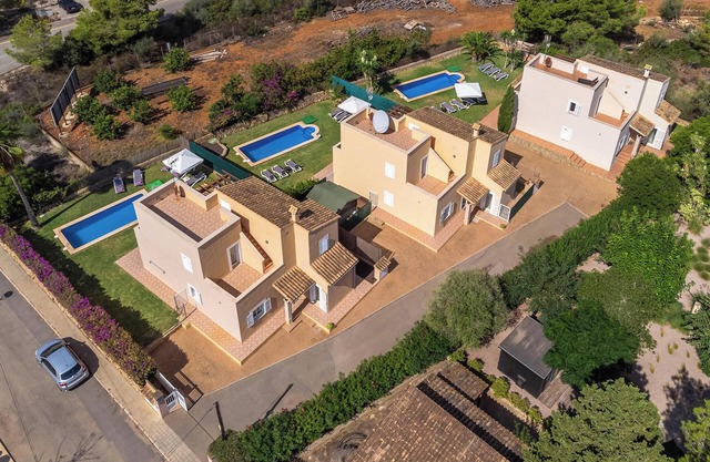 Estate 'Gran Ganxo' with 3 properties, 3 Pools and Wi-Fi