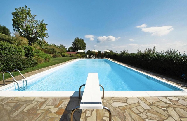 Estate in Monte Serra with Panoramic Views