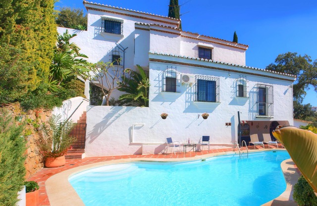 Estepona stunning sea view villa private pool + garden quiet area but near beach