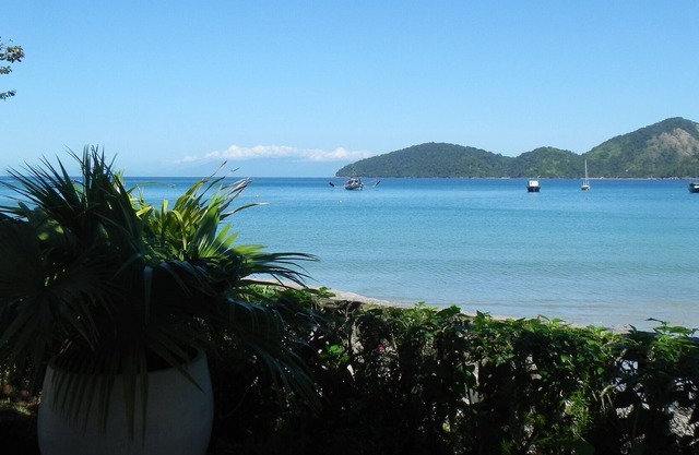 Excellent house, 4 meters from the sand, magnificent view on the Beach of the Cove Ubatuba