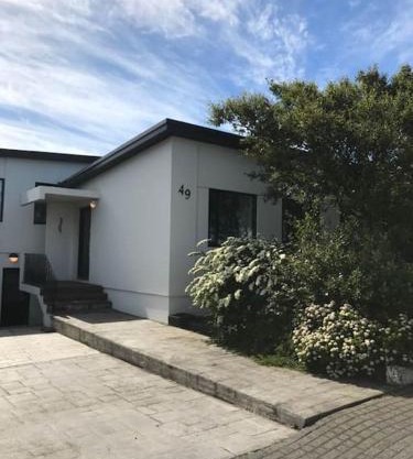 Excellent location in Keflavík at Faxabraut 49.