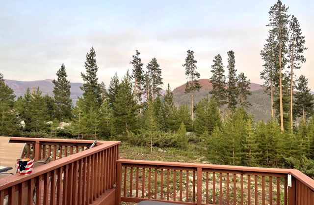 Excellent reviews. Perfect for ALL ages-families, kids, dogs allowed. Hot tub!