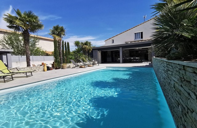 Exceptional 200m2 architect-designed villa with swimming pool
