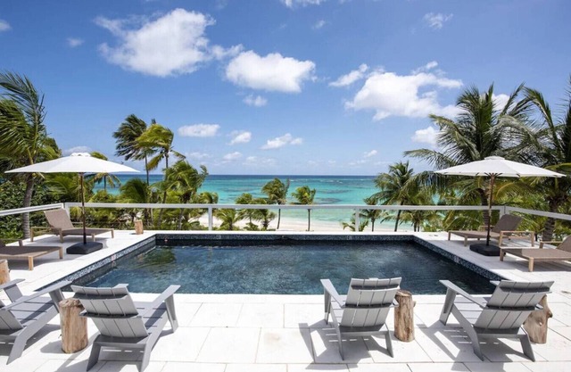 Exceptional 4BR Villa on Beach w/Pool & Generator
