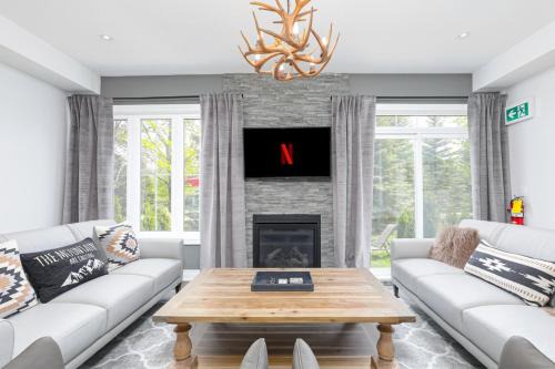 Exceptional 3 BDRM Townhome - 4 Seasons Rental