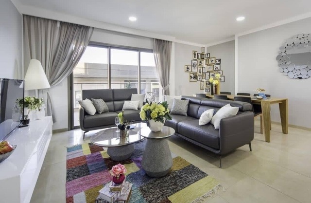 Exceptional 3 Bedroom/Parking in best area of town
