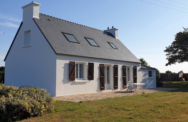 Exceptional location 2 steps from the sea for this single storey house