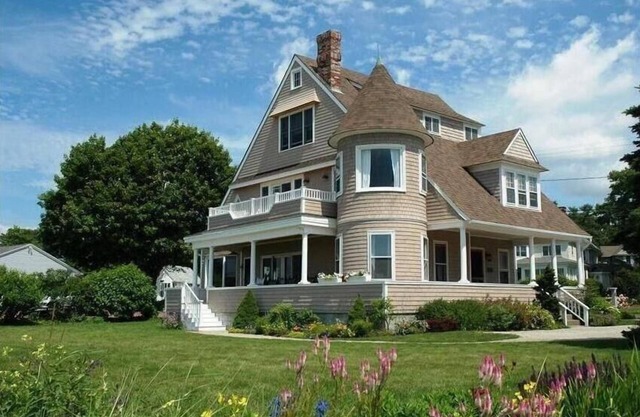 Exceptional Oceanfront House With Private Beach & Backyard