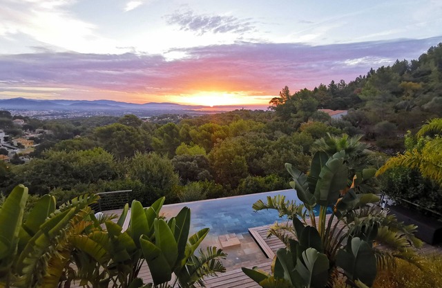 Exceptional property with sea view - swimming pool - spa - gym.