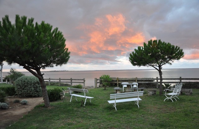 Exceptional sea view .character house with direct access to the beach