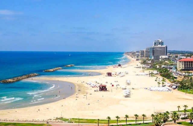 Exclusive 3 bedrooms beach-side villa in Herzliya Pituach