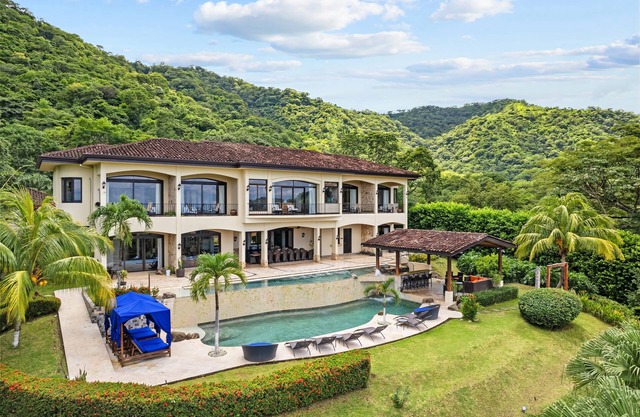 Exclusive 8-BR Ocean-View Villa for Groups & Weddings – With Custom Meal Plans