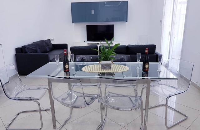 Exclusive house with 3 bedrooms and 2 bathrooms just a few steps from the sea