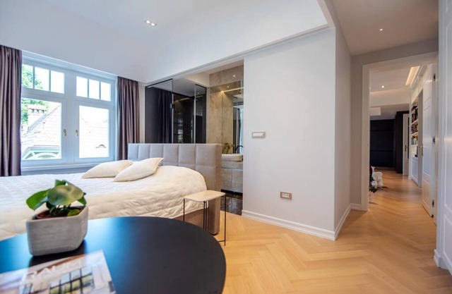 Exclusive Suite in City Center - Amazing Location!
