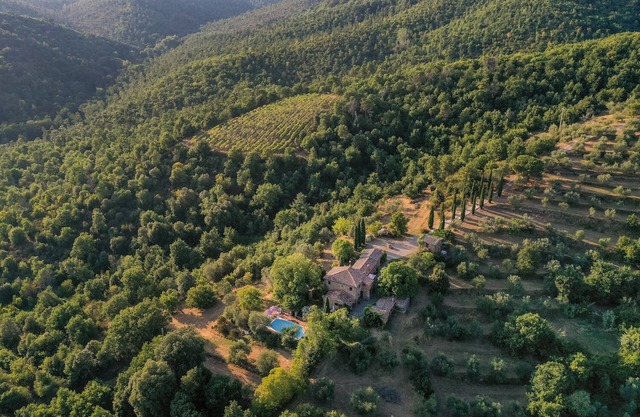 Exclusive vacation home with pool in the heart of Tuscany for max. 10 people