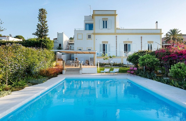 Exclusive villa with pool, external kithchen, in Marsala, Sicily