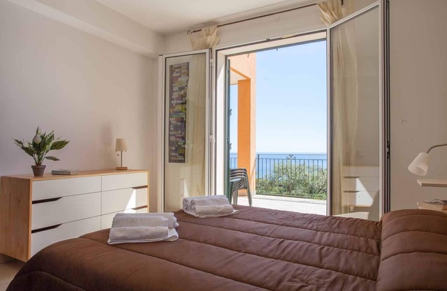 Executive Apartment with Sea View