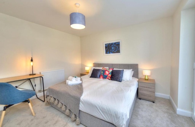 Executive Fairfields Apartment by PAY AS U STAY