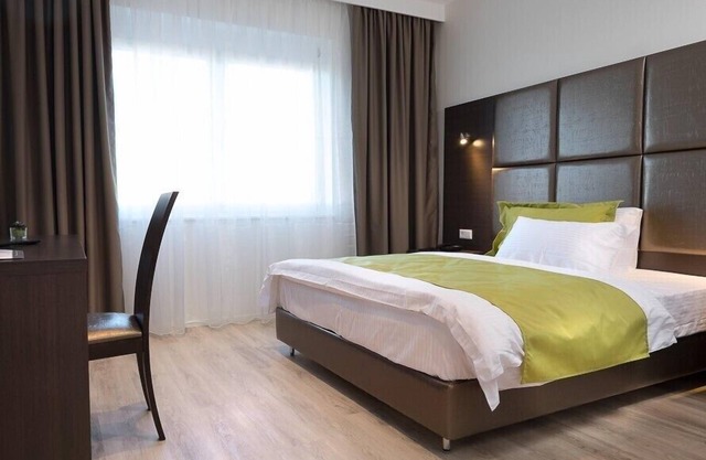 Executive single room with shower and WC