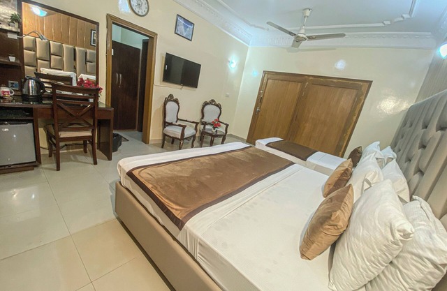 Executive Triplet Room with One King and One Single Beds, Fully Equipped!