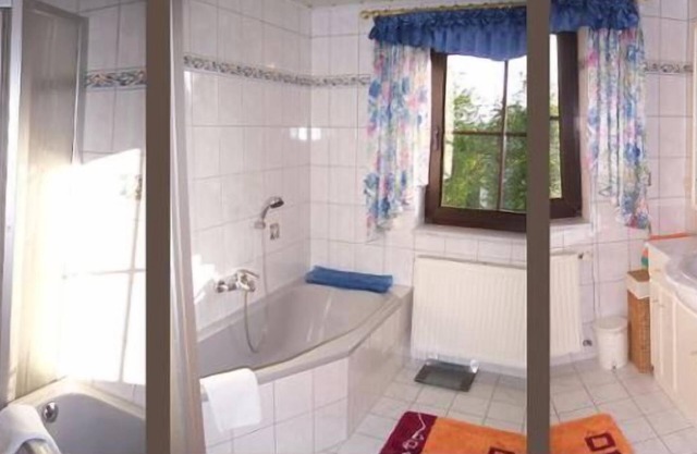 Exklusive, 90qm große FeWo mit 3 Doppelzimmern und einem Balkon