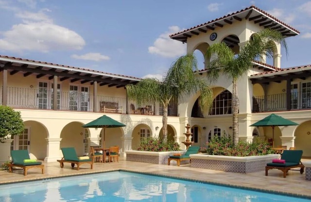 Experience Laredo in 2 Units w/Garden Pool, Vibrant Dining Scene & City Sites