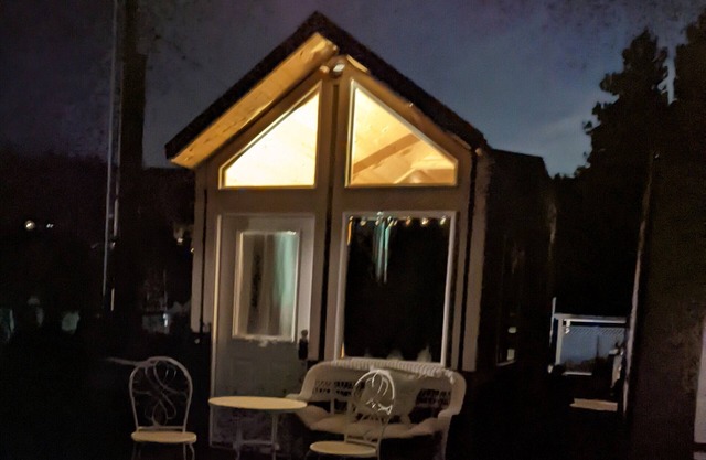 Experience Tiny Cabin Living. Close to recreational activities.