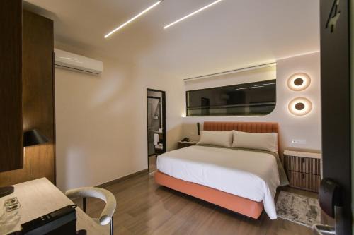 Expo Satelite 2750 Hotel & Suites