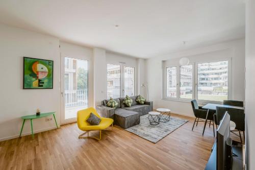 EXQUIS Luxus 2BR Apartment ETRO I Balcony I Family-friendly I Mercedes I Home Office