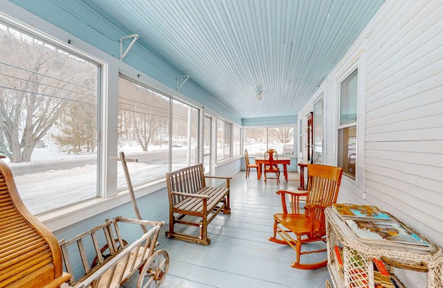 Exquisite lodge with game room, sauna, firepit, & washer/dryer