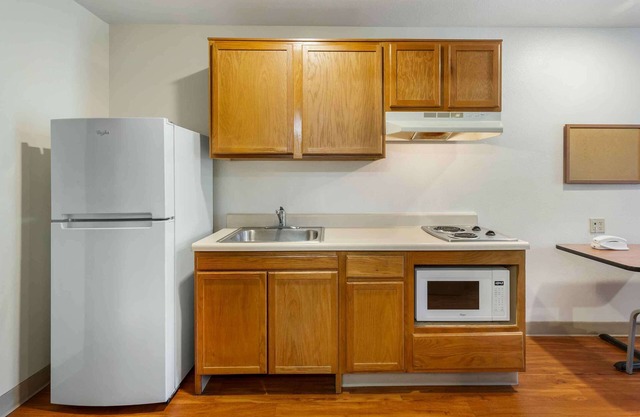 Extended Stay America Select Suites - Akron - South