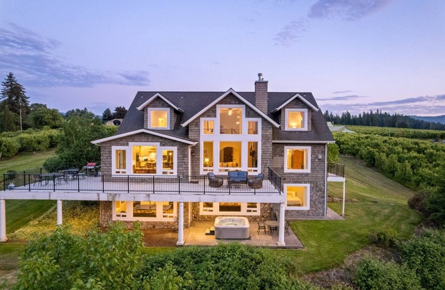 Extraordinary Private Country Chateau, Pet Friendly, Hot Tub, BBQ, Enormous Deck w/Mt. Adams Views